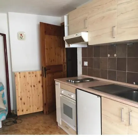 Miniappartamento Courmayeur Recentemente Ristrutturato, Giardino Condominiale Con Giochi, Portineria, Locale Ripostiglio Al Piano, 2 Parcheggi Pubblici, Fermata Bus All'ingresso, 15 Min A Piedi Dal Centro Citta Verrand