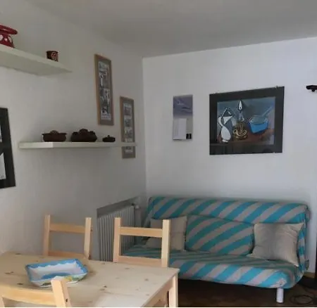 Miniappartamento Courmayeur Recentemente Ristrutturato, Giardino Condominiale Con Giochi, Portineria, Locale Ripostiglio Al Piano, 2 Parcheggi Pubblici, Fermata Bus All'ingresso, 15 Min A Piedi Dal Centro Citta * Verrand